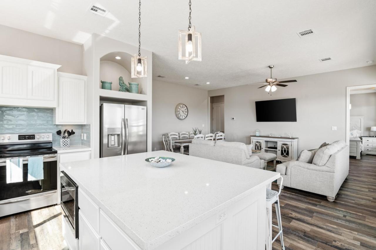 Stylish 4Br Crystal Beach Retreat Walk To Beach Bolivar Peninsula Esterno foto