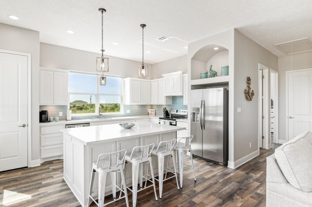 Stylish 4Br Crystal Beach Retreat Walk To Beach Bolivar Peninsula Esterno foto
