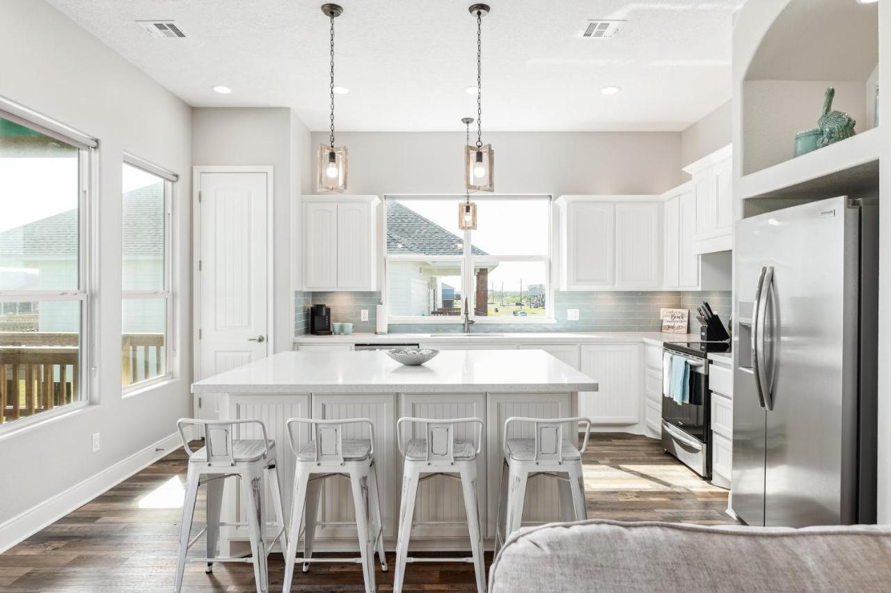 Stylish 4Br Crystal Beach Retreat Walk To Beach Bolivar Peninsula Esterno foto