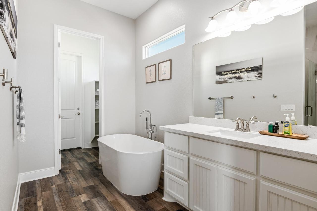 Stylish 4Br Crystal Beach Retreat Walk To Beach Bolivar Peninsula Esterno foto